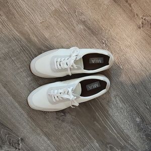 SOLD -Mia Kable tan sneaker 8.5